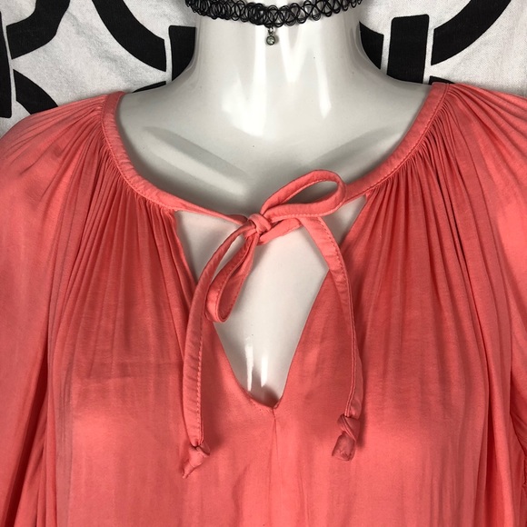 💰💵SOLD💵💰SOLD💰💵SOLD💵💰Jennifer Lopez  Blouse - Picture 2 of 6